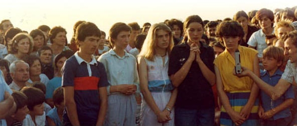 Les voyants sur la colline des apparitions avec Grgo Kozina.