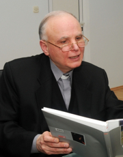 Mgr Alessandro D’Errico.
